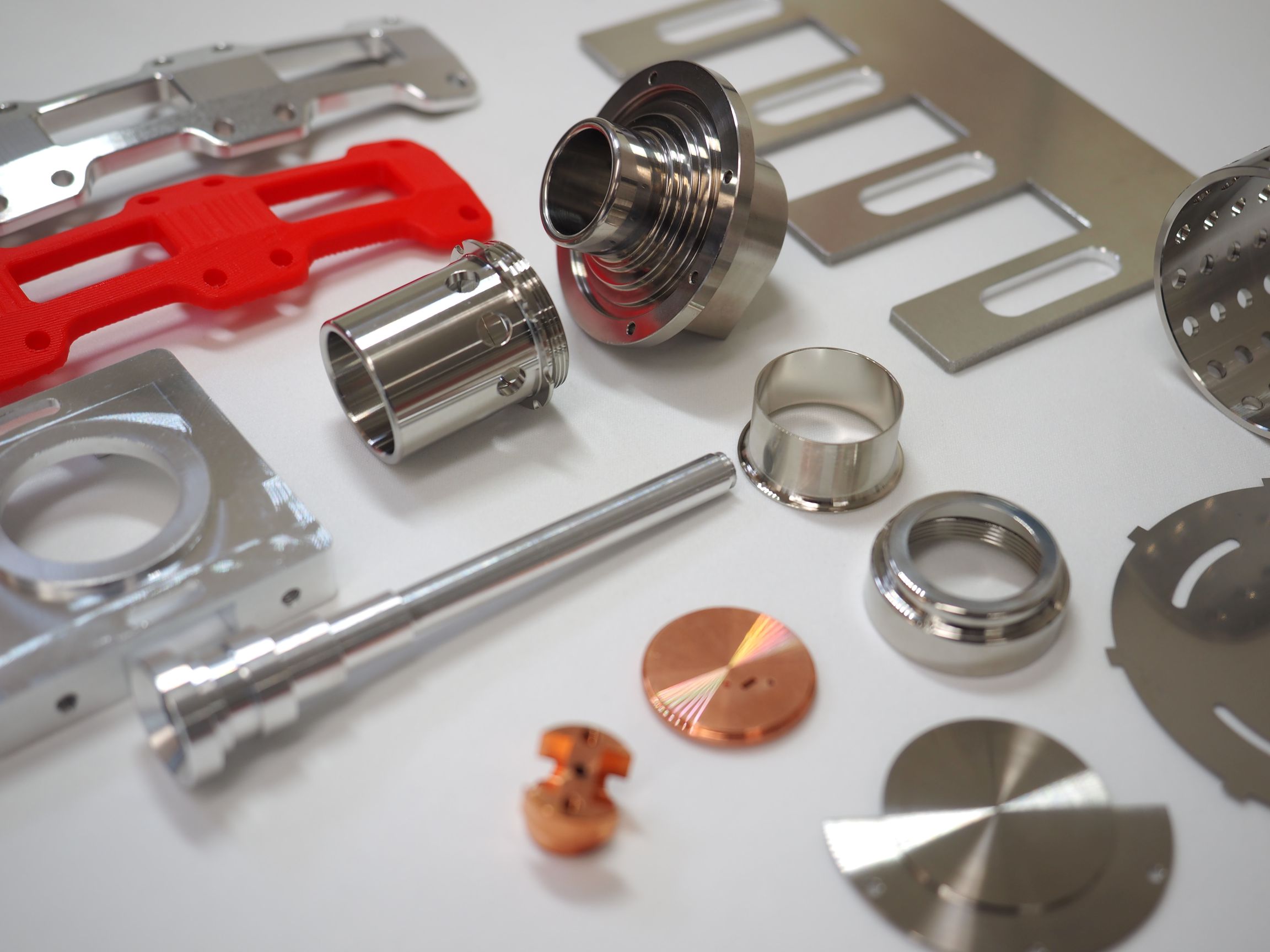 アルミ、ステンレス等の精密切削加工