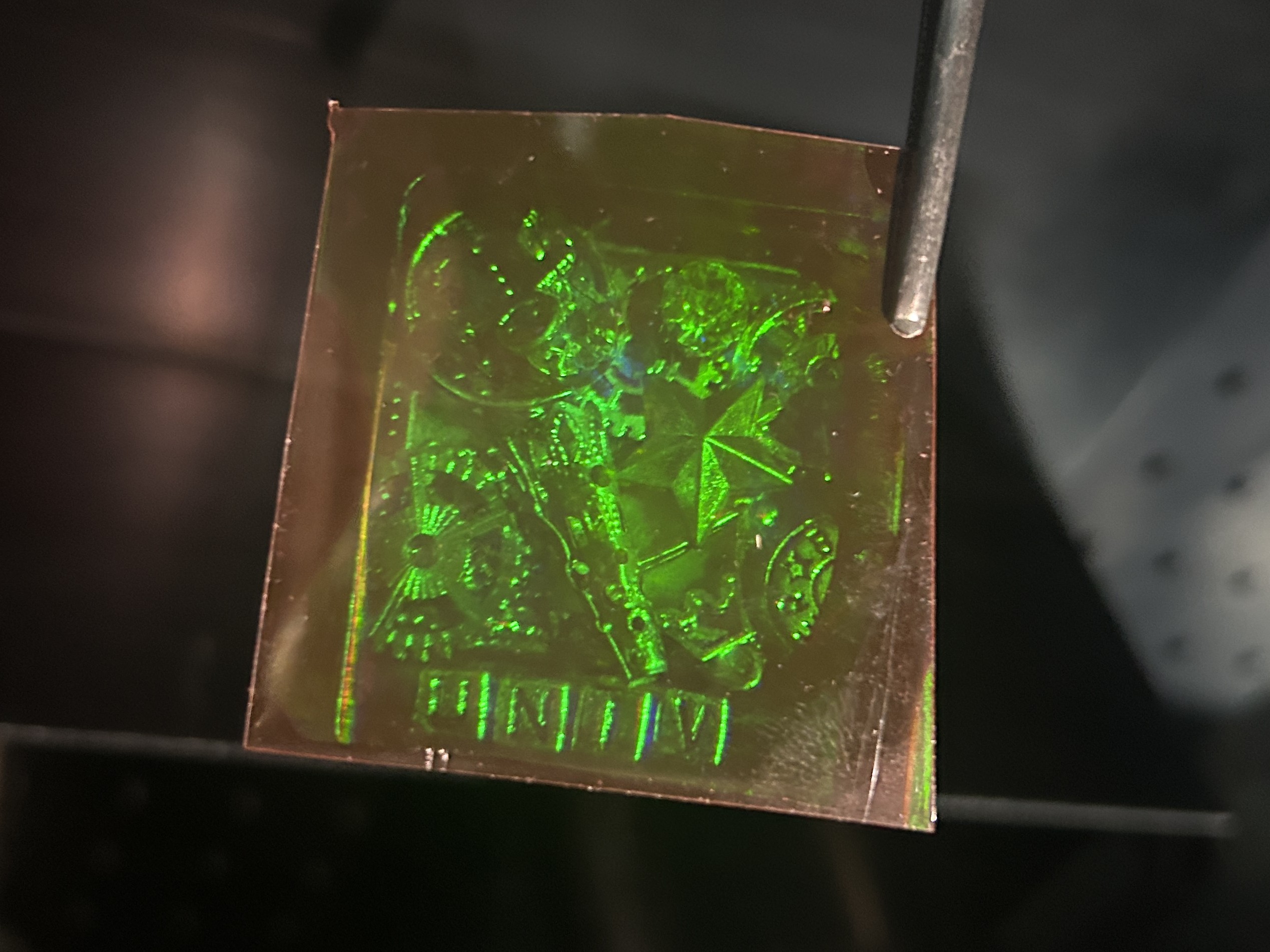 プネウム社 x HOLOMEDIA社　ホログラム簡易露光装置