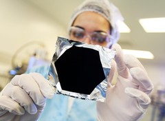 世界で最も黒い物質「Vantablack（ベンタブラック）」